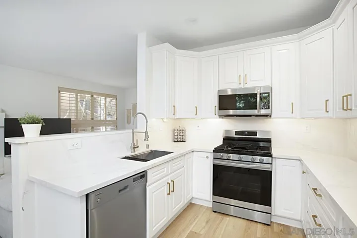 5554 Renaissance Ave. 3, San Diego, California 92122