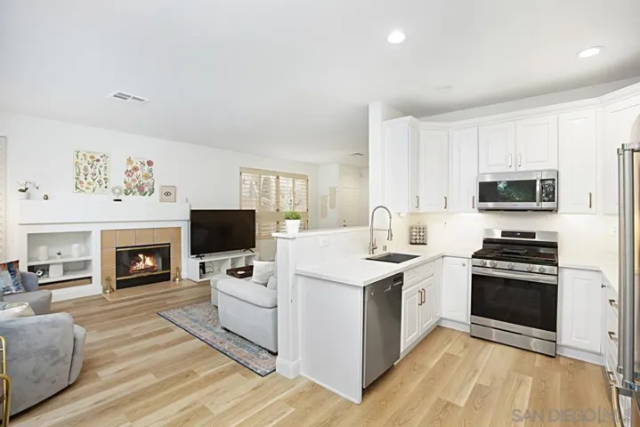 5554 Renaissance Ave. 3, San Diego, California 92122