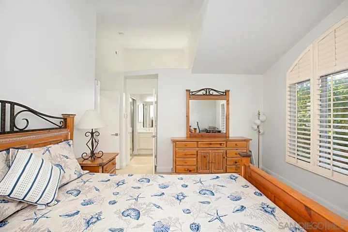 5554 Renaissance Ave. 3, San Diego, California 92122