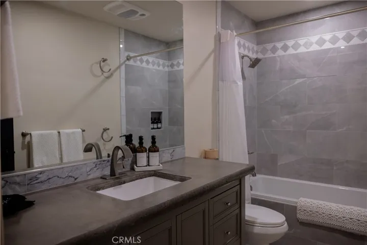 8799 Palomar Avenue, Yucca Valley, California 92284