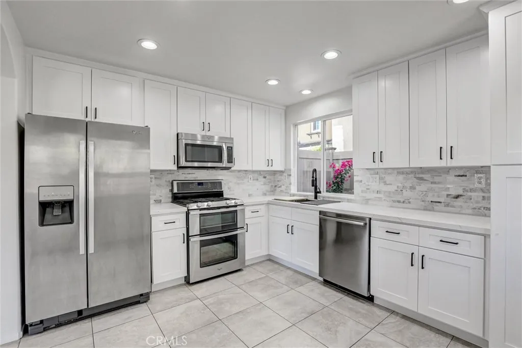 12 Poppyfield Lane, Rancho Santa Margarita, California 92688 home-pic-3