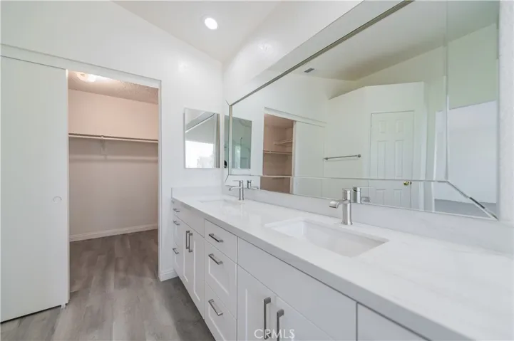 Masterbath walking closet