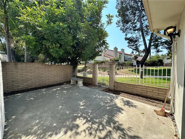 18 Mayapple Way, Irvine, California 92612