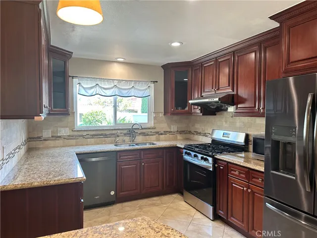18 Mayapple Way, Irvine, California 92612