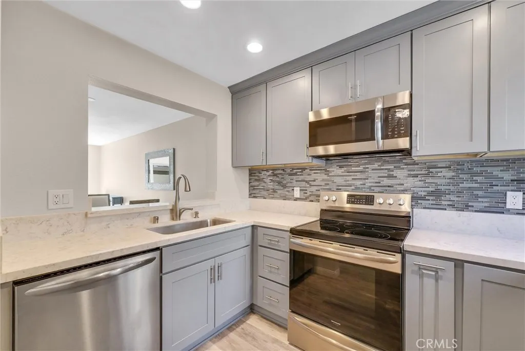 5825 E Creekside Avenue 8, Orange, California 92869, 2 Bedrooms Bedrooms, ,2 BathroomsBathrooms,Residential,For Sale,Creekside,PW25192879