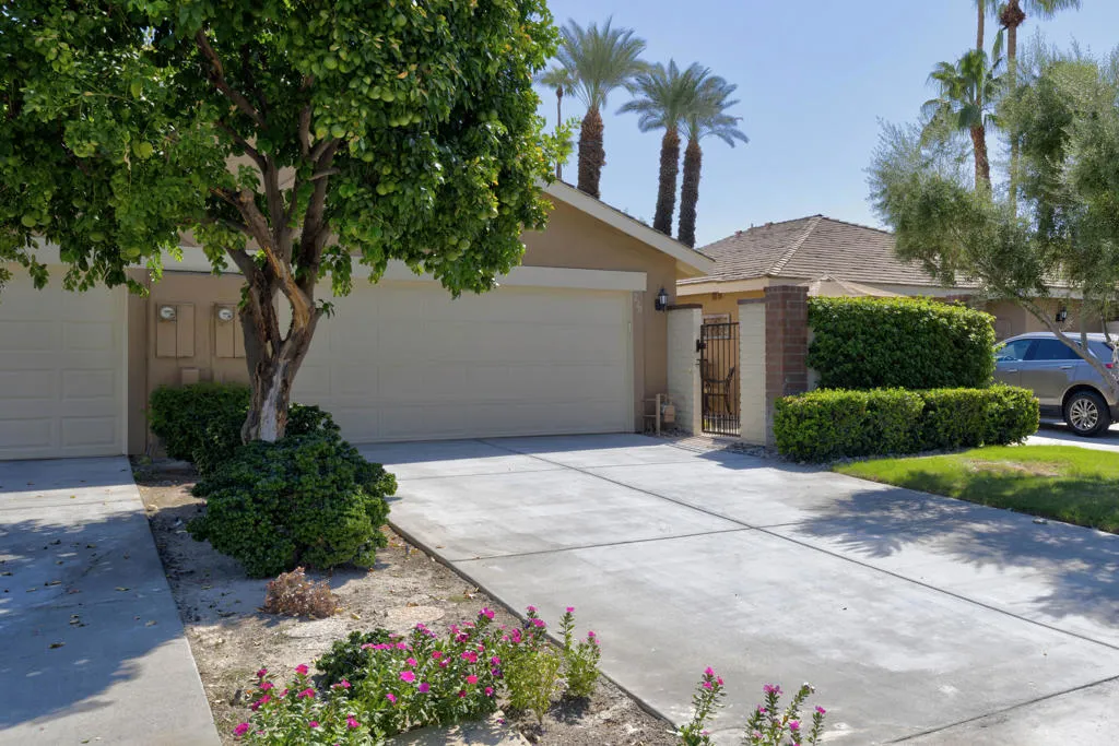 220 Madrid Avenue, Palm Desert, California 92260 home-pic-36