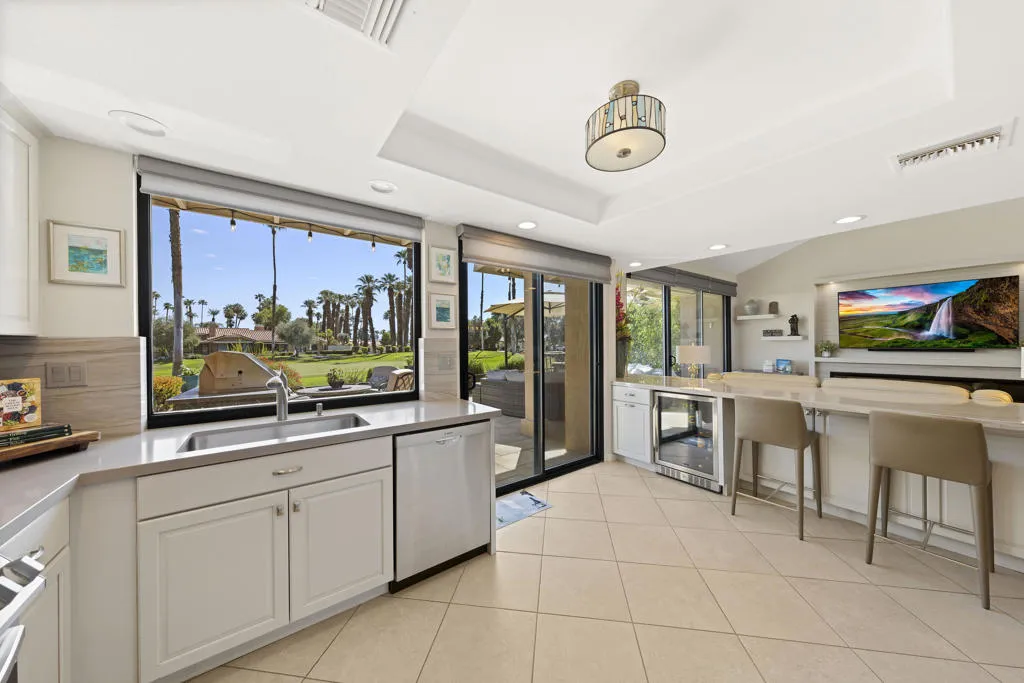 220 Madrid Avenue, Palm Desert, California 92260 home-pic-2