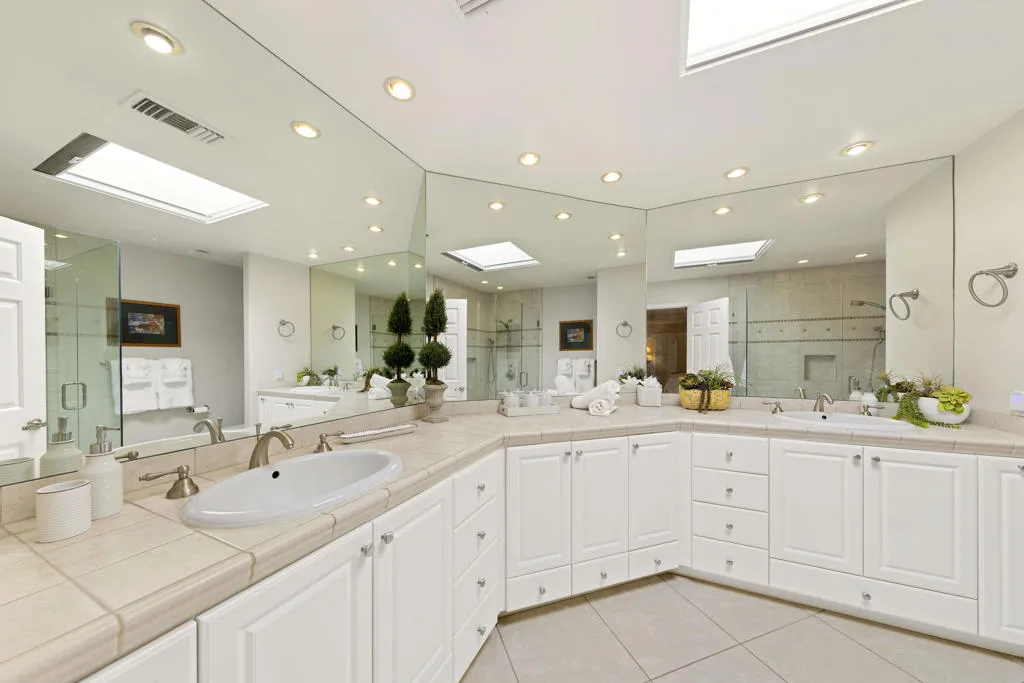220 Madrid Avenue, Palm Desert, California 92260 home-pic-20