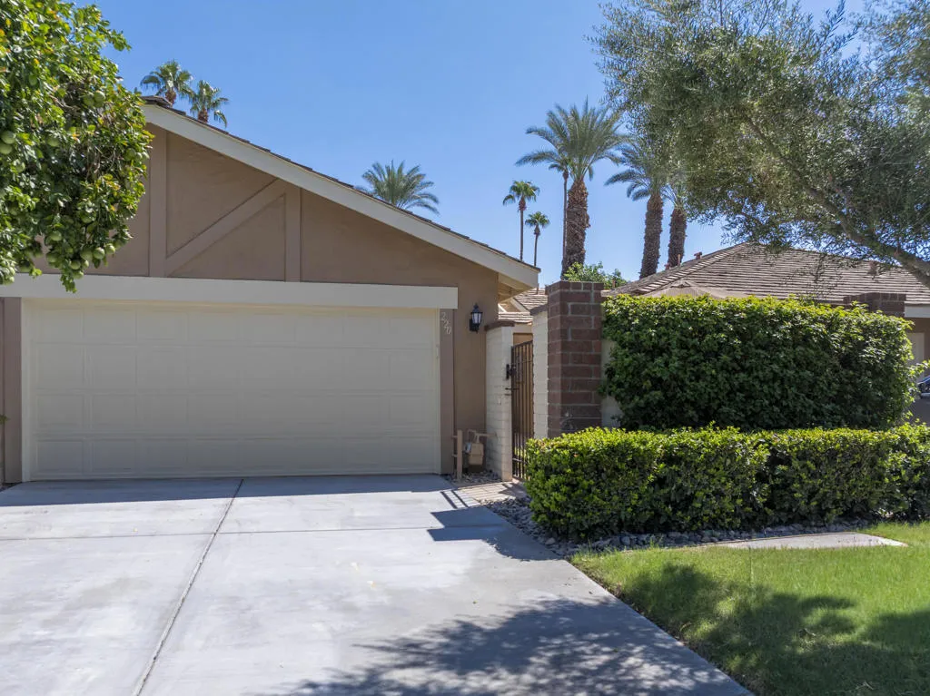 220 Madrid Avenue, Palm Desert, California 92260 home-pic-40