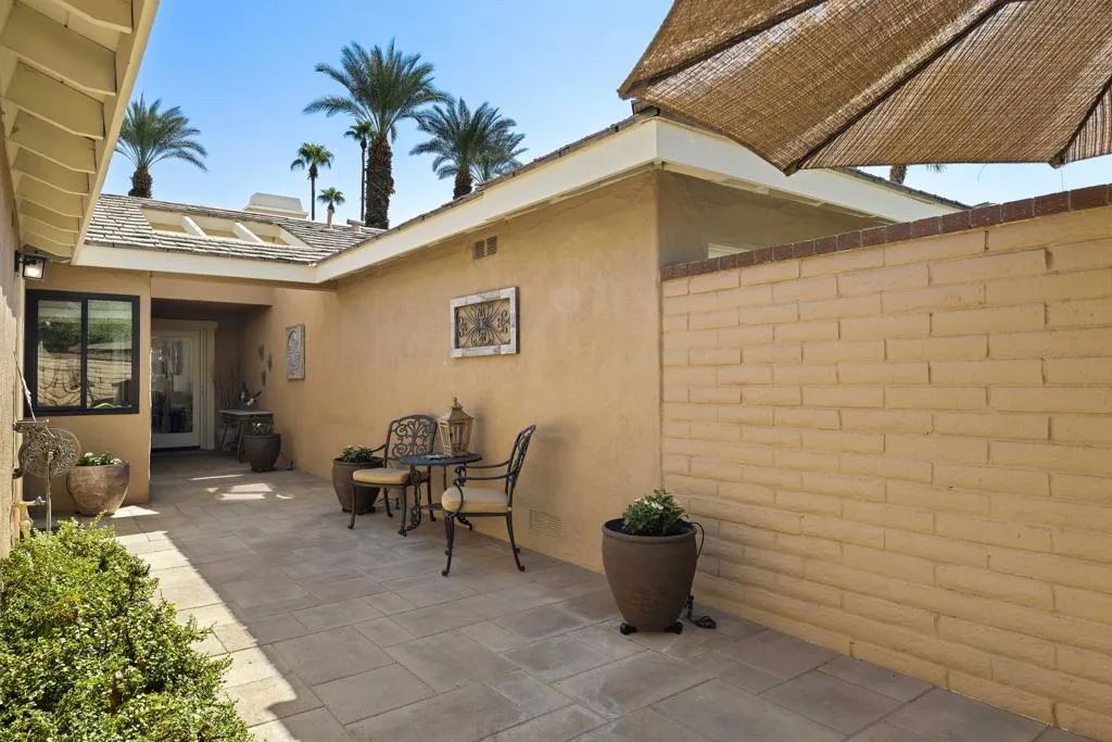 220 Madrid Avenue, Palm Desert, California 92260 home-pic-23
