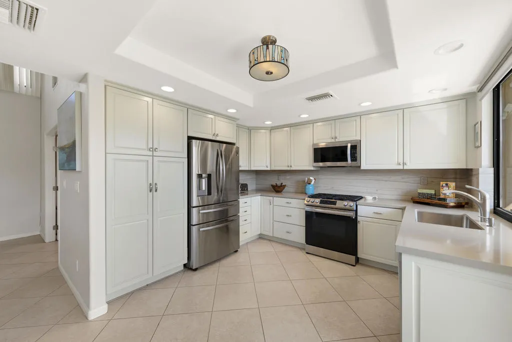 220 Madrid Avenue, Palm Desert, California 92260 home-pic-4