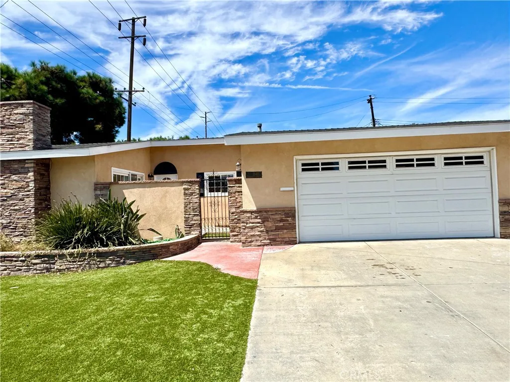 15471 Salisbury Lane, Huntington Beach, California 92647, 3 Bedrooms Bedrooms, ,2 BathroomsBathrooms,Residential Lease,For Rent,Salisbury,OC25193049