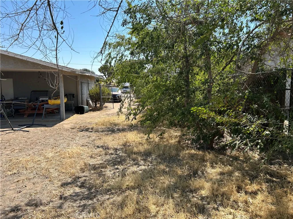 9922 Victor Avenue, Hesperia, California 92345 home-pic-8