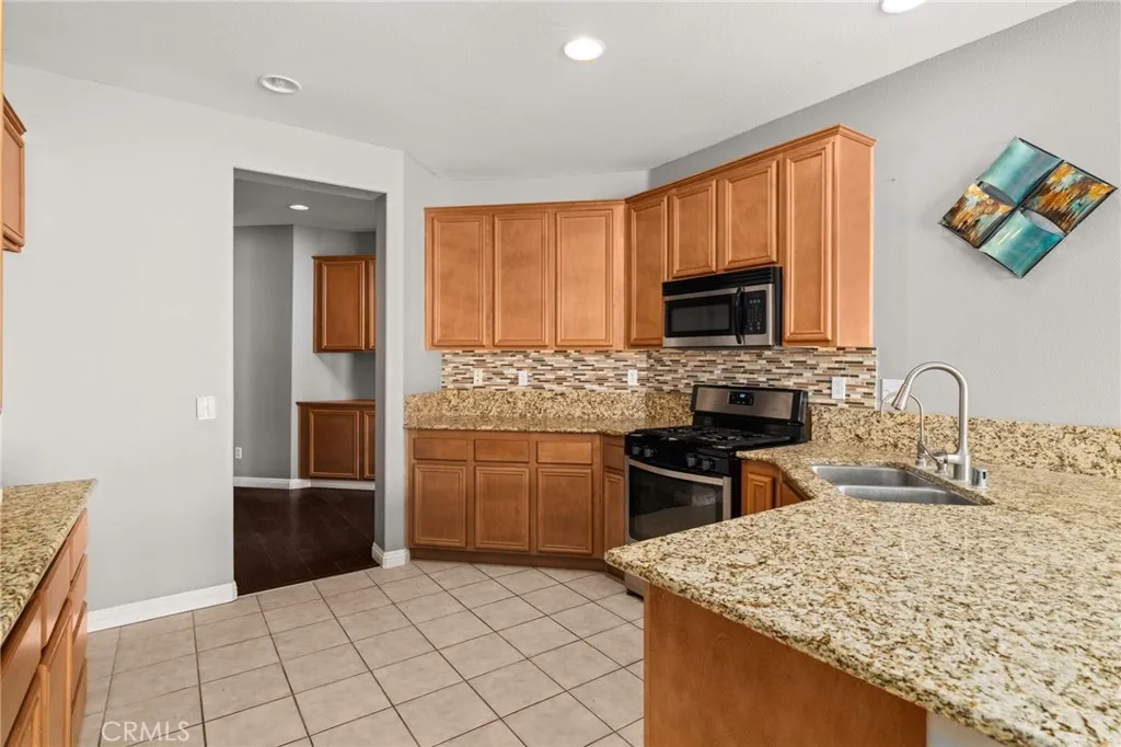 25874 Mercy Court, Hemet, California 92544 home-pic-7