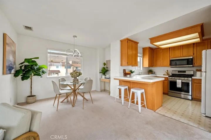 Dining Area & Kitchen