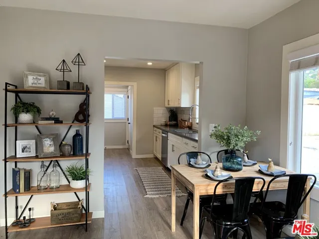 Dining to Kitchen