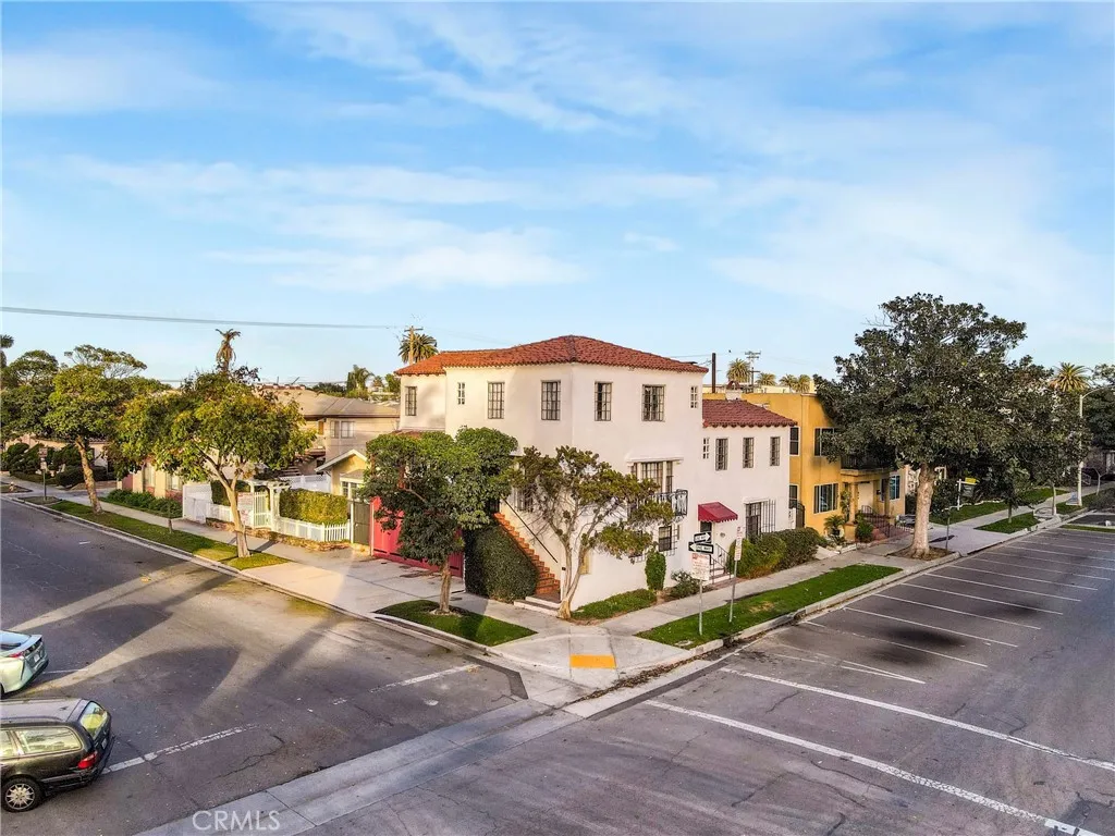 102 Bonito Avenue, Long Beach, California 90802, ,Residential Income,For Sale,Bonito,SB25193195