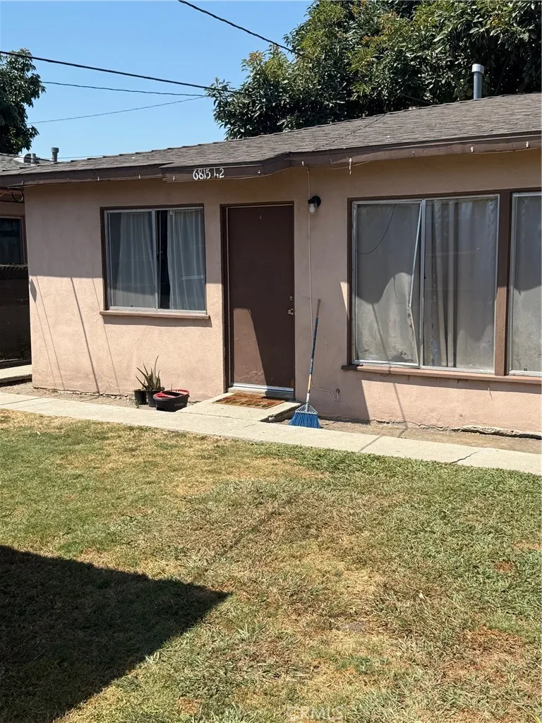 6815 Colmar Avenue, Bell Gardens, California 90201 home-pic-8