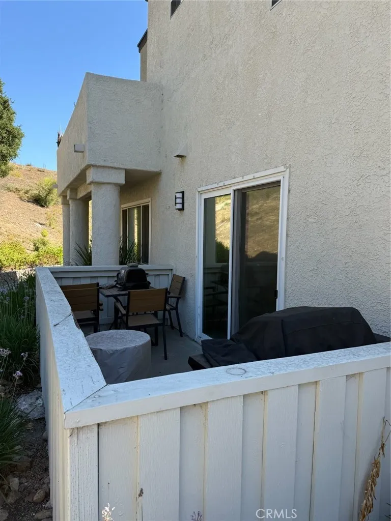 21203 Trumpet Drive 103, Newhall, California 91321 home-pic-8