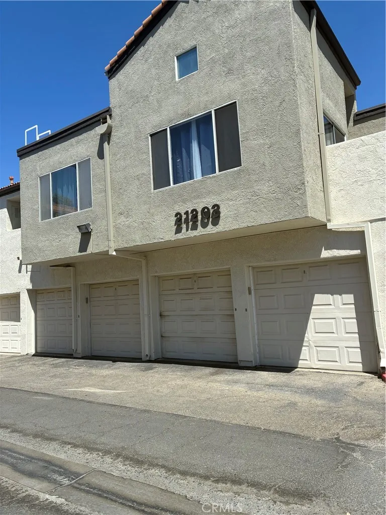 21203 Trumpet Drive 103, Newhall, California 91321 home-pic-2