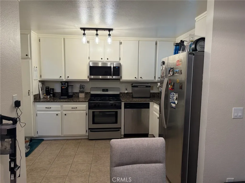 21203 Trumpet Drive 103, Newhall, California 91321 home-pic-5