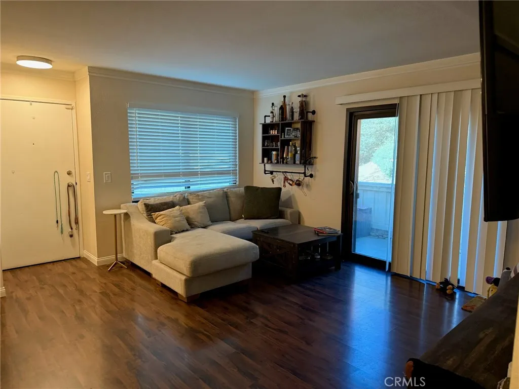 21203 Trumpet Drive 103, Newhall, California 91321 home-pic-14