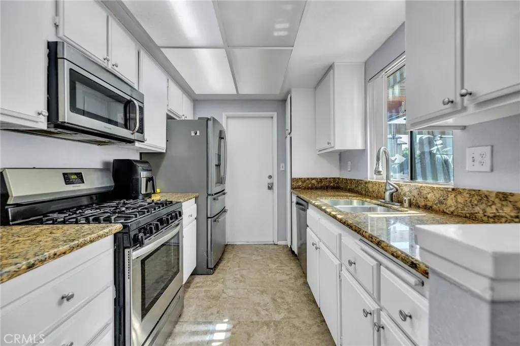 1632 Windmill Lane D, Corona, California 92879 home-pic-4
