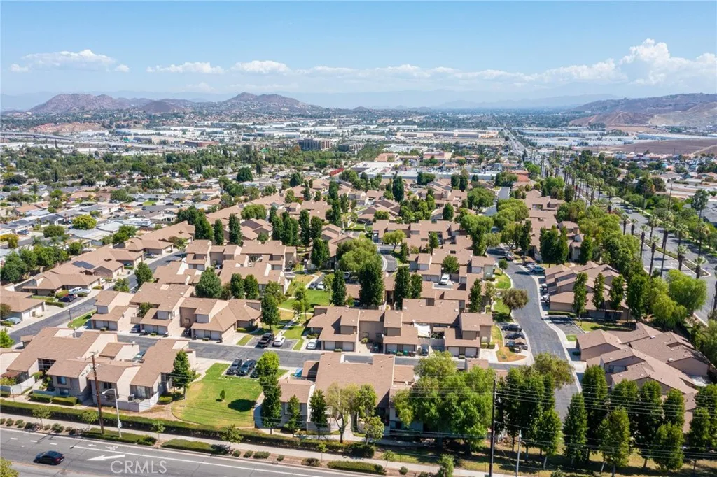 1632 Windmill Lane D, Corona, California 92879 home-pic-55