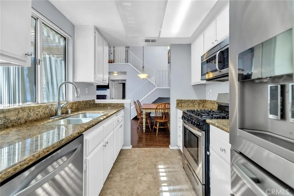 1632 Windmill Lane D, Corona, California 92879 home-pic-1