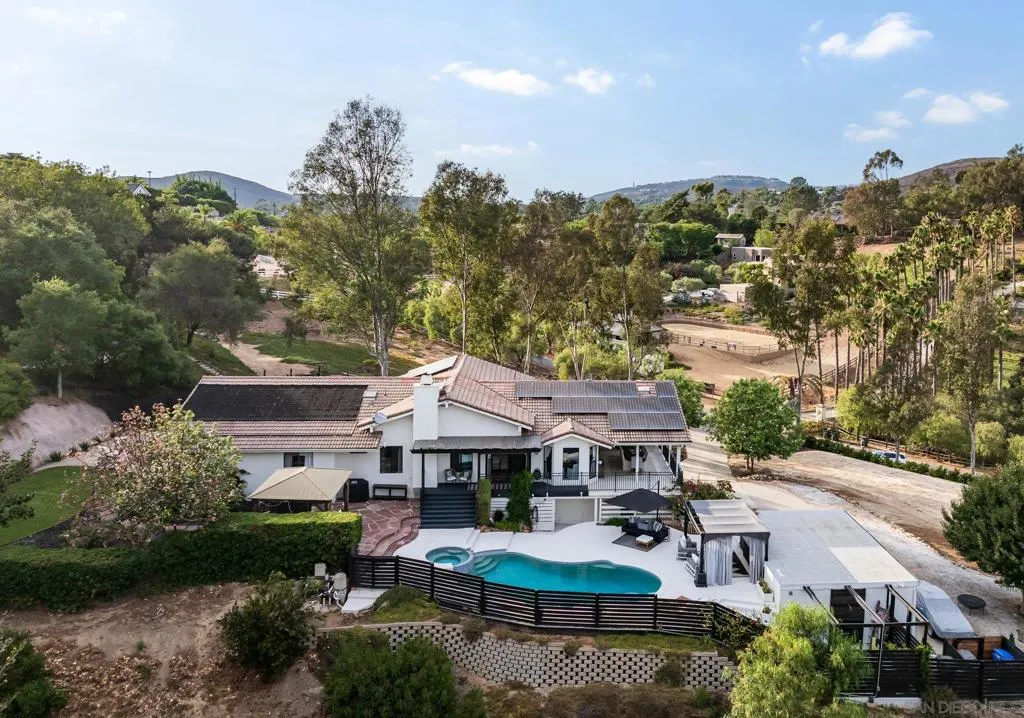 19950 Elfin Forest Ln, Escondido, California 92029 home-pic-2