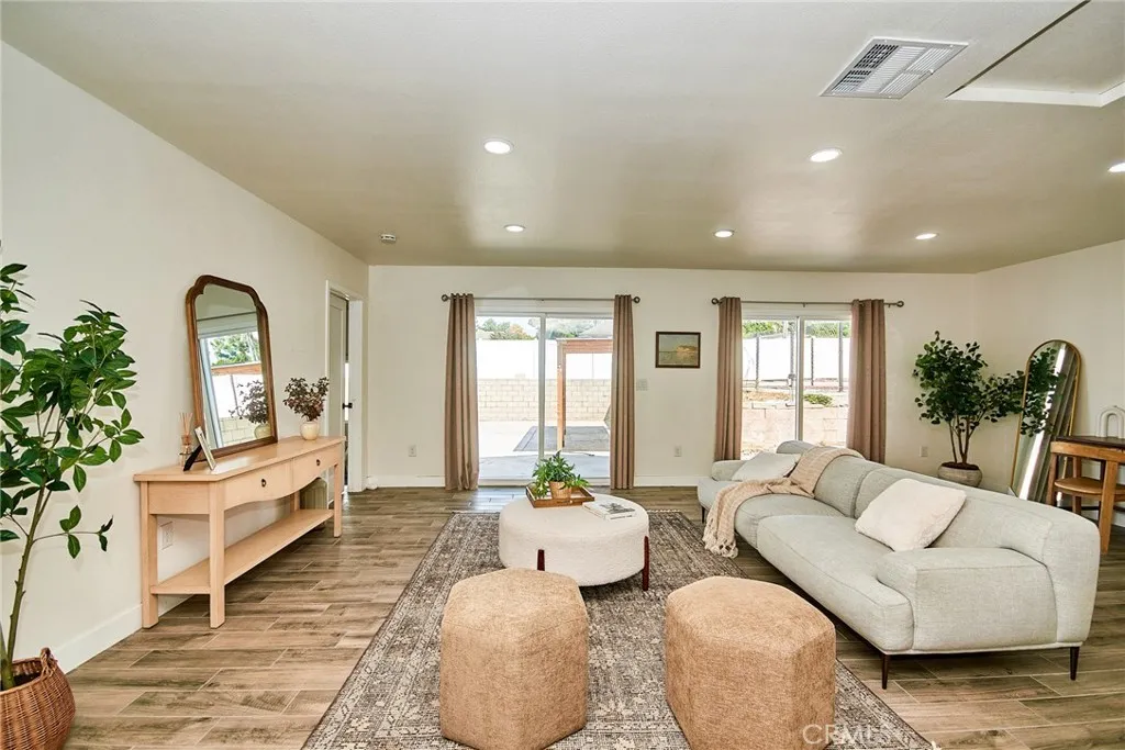512 S Barranca Street, West Covina, California 91791 home-pic-17