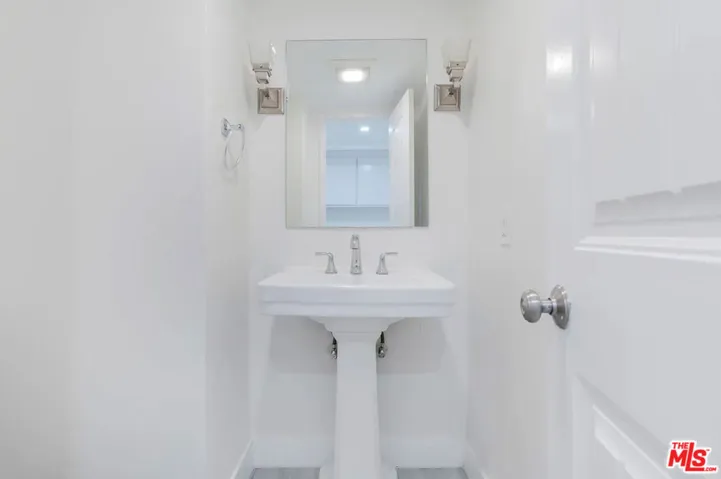 23471 Park Sorrento, Calabasas, California 91302