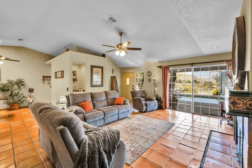 10341 Pinon Avenue, Morongo Valley, California 92256 home-pic-8