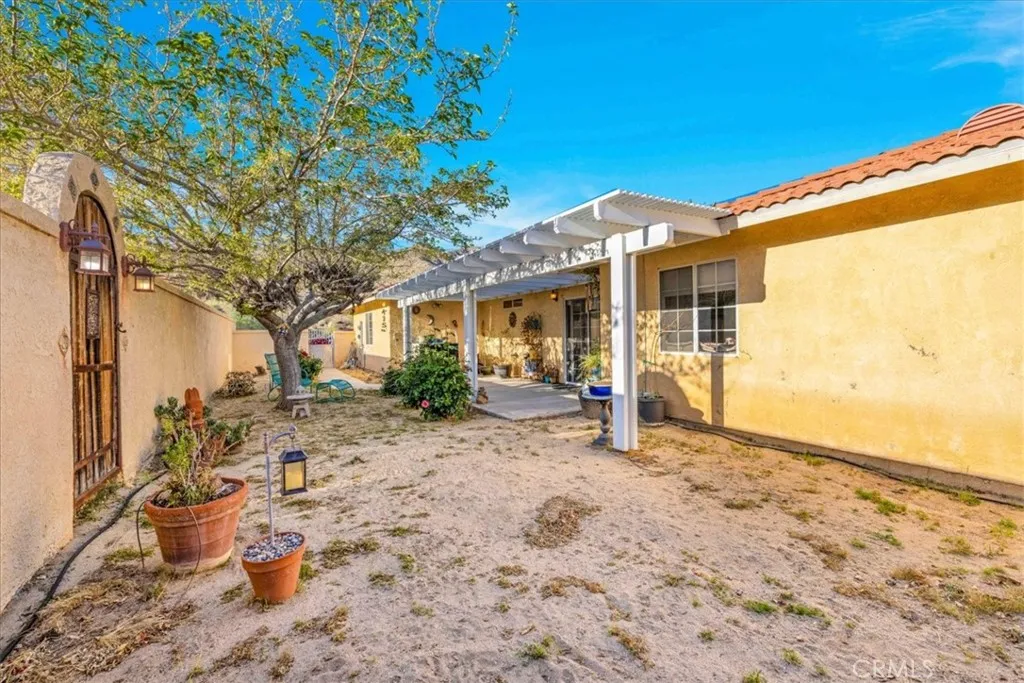 10341 Pinon Avenue, Morongo Valley, California 92256 home-pic-32
