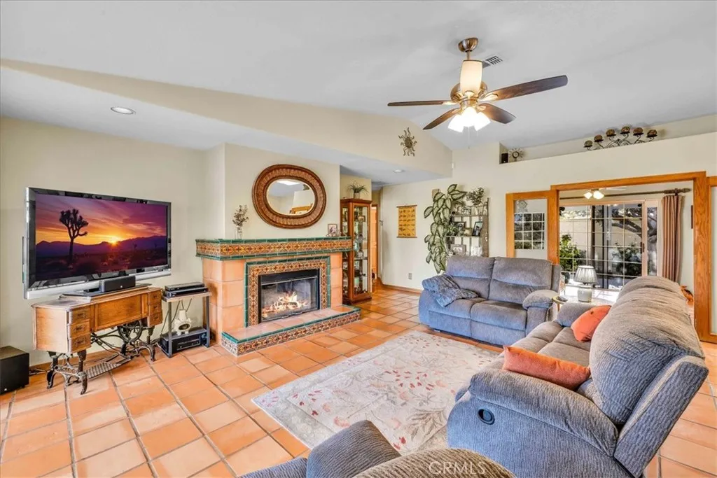 10341 Pinon Avenue, Morongo Valley, California 92256 home-pic-7