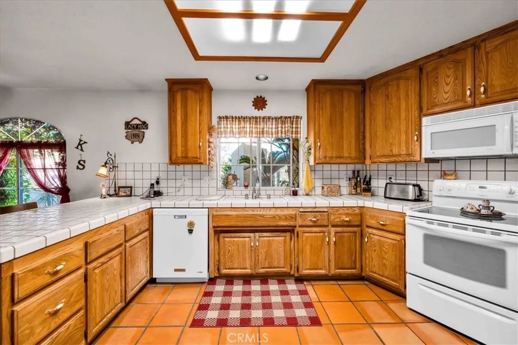10341 Pinon Avenue, Morongo Valley, California 92256 home-pic-11