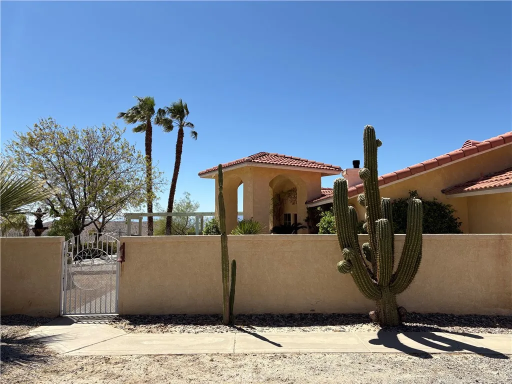 10341 Pinon Avenue, Morongo Valley, California 92256 home-pic-4