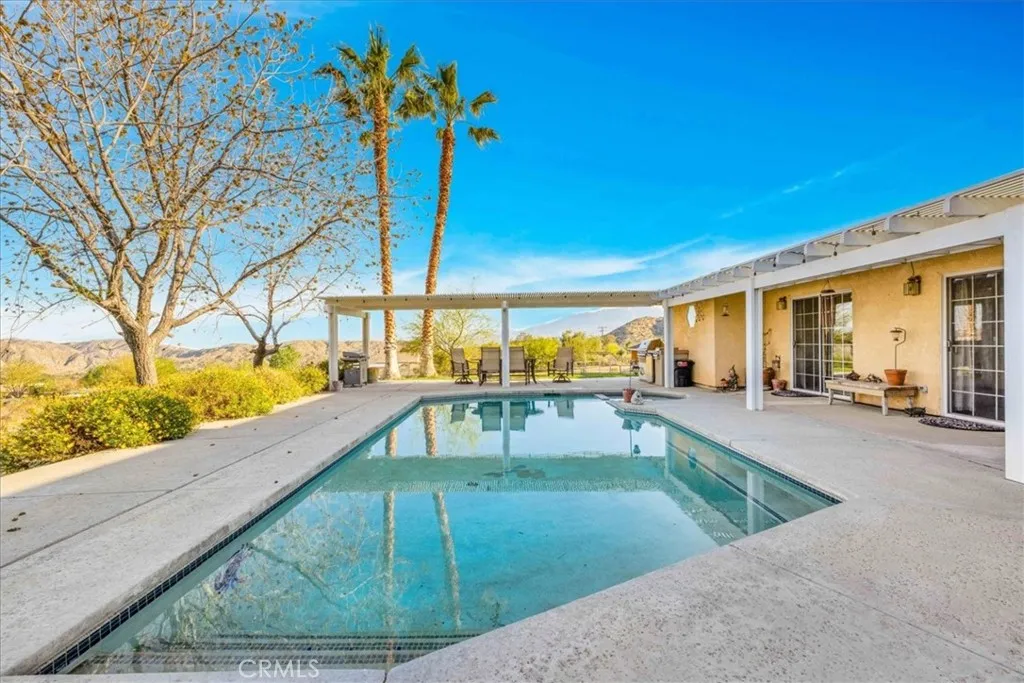 10341 Pinon Avenue, Morongo Valley, California 92256 home-pic-34