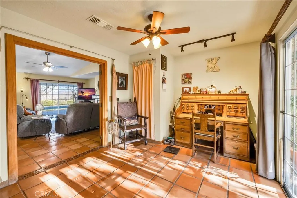 10341 Pinon Avenue, Morongo Valley, California 92256 home-pic-16