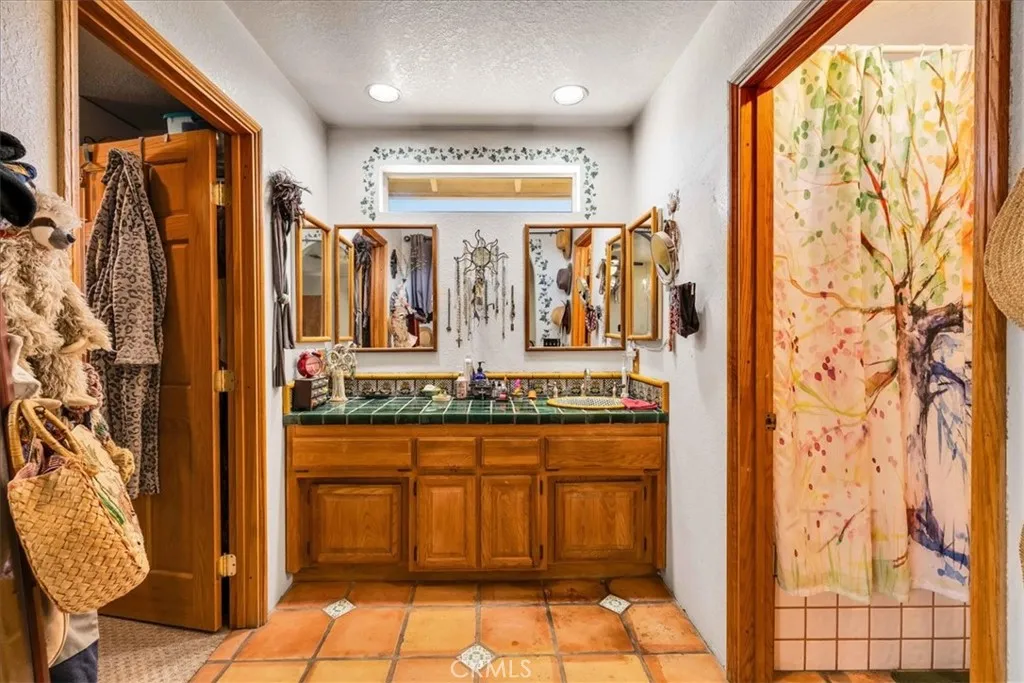 10341 Pinon Avenue, Morongo Valley, California 92256 home-pic-22