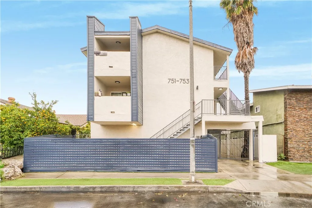 751 Cerritos Avenue, Long Beach, California 90813, ,Residential Income,For Sale,Cerritos,SB25193309
