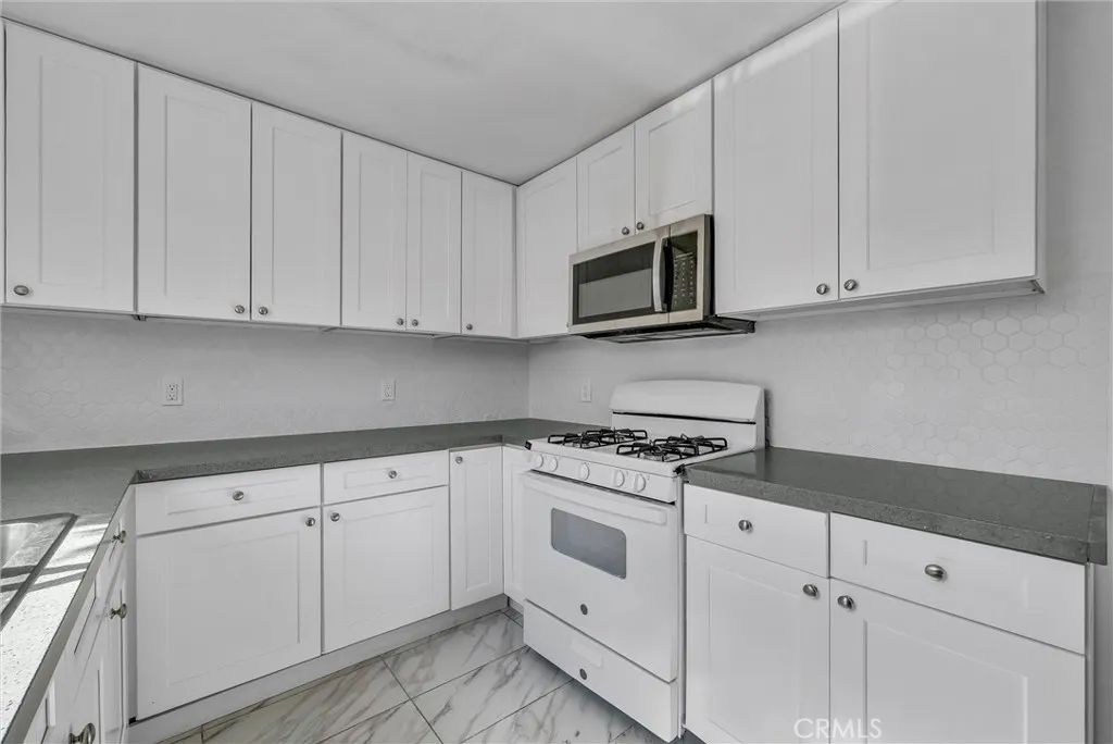 2532 N White Avenue, La Verne, California 91750 home-pic-40