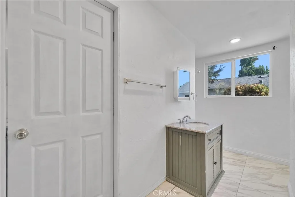 2532 N White Avenue, La Verne, California 91750 home-pic-17