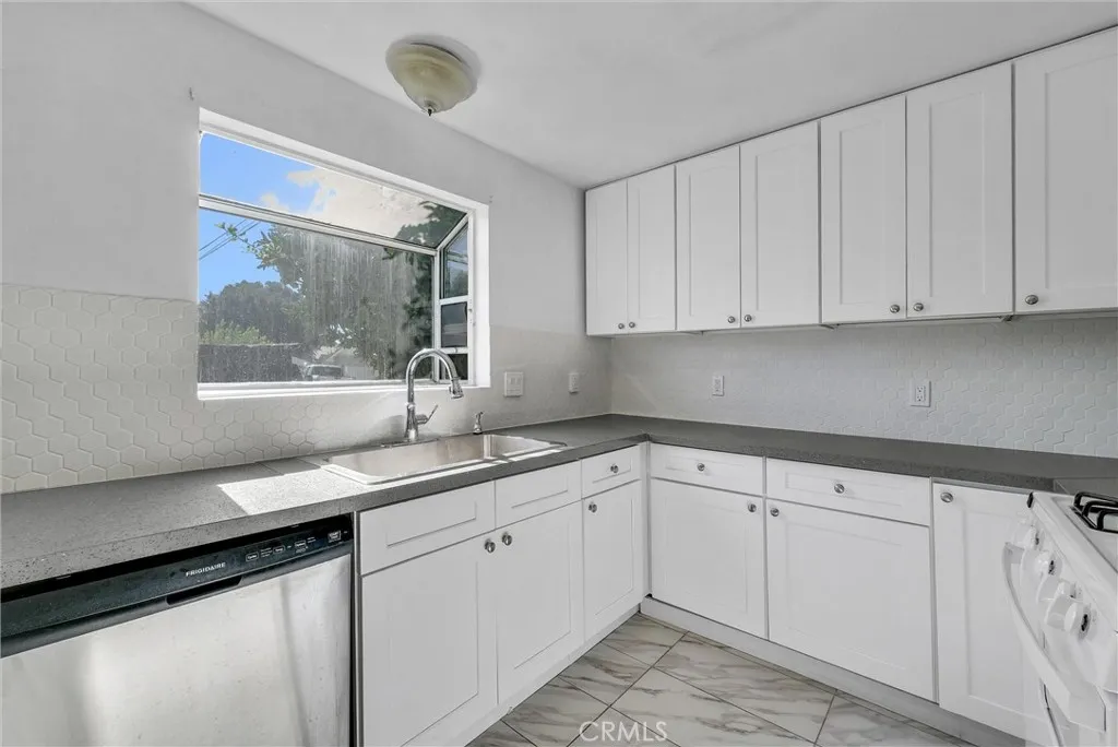 2532 N White Avenue, La Verne, California 91750 home-pic-39