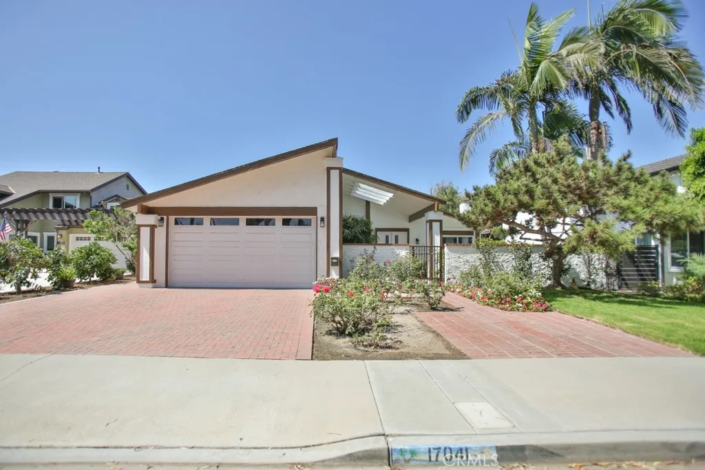 17041 Malta Circle, Huntington Beach, California 92649, 4 Bedrooms Bedrooms, ,2 BathroomsBathrooms,Residential,For Sale,Malta,PW25192914