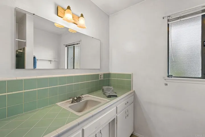 936 W 3rd Avenue, Escondido, California 92025