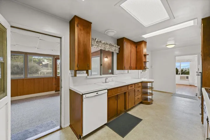 936 W 3rd Avenue, Escondido, California 92025