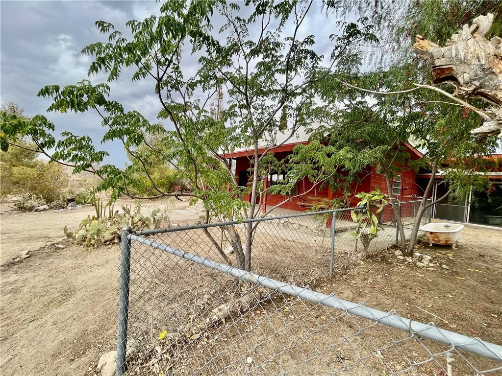 9260 Lanning Lane, Morongo Valley, California 92256 home-pic-4