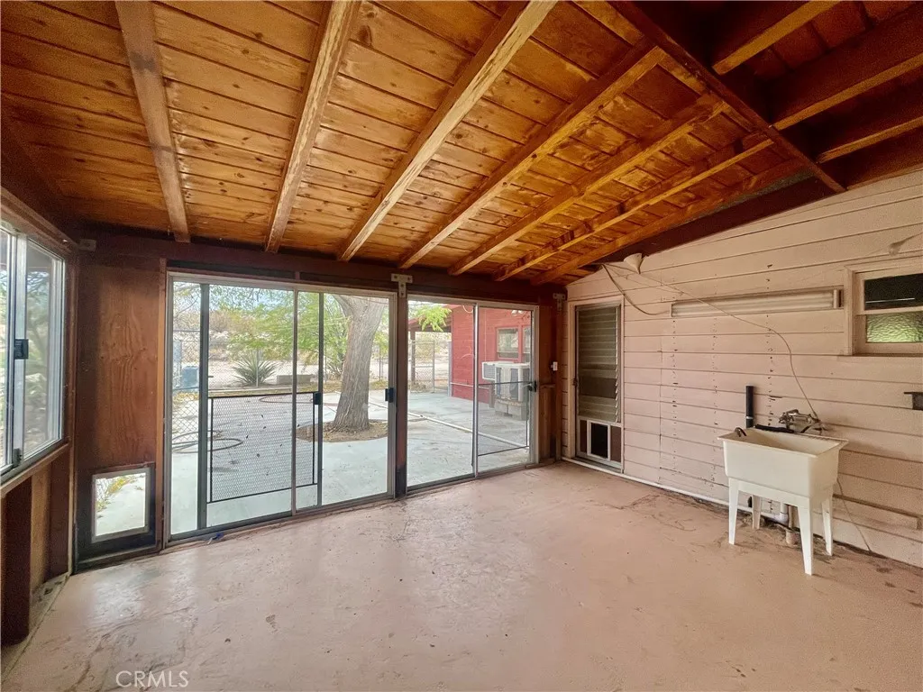 9260 Lanning Lane, Morongo Valley, California 92256 home-pic-19