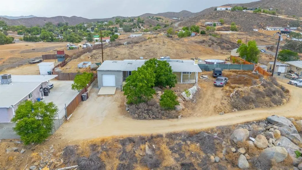 28587 Goetz Rd, Canyon Lake, California 92587 home-pic-1